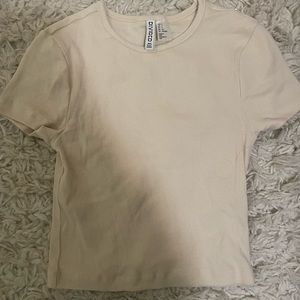 basic tee from h&m, never worn and in perfect condition!